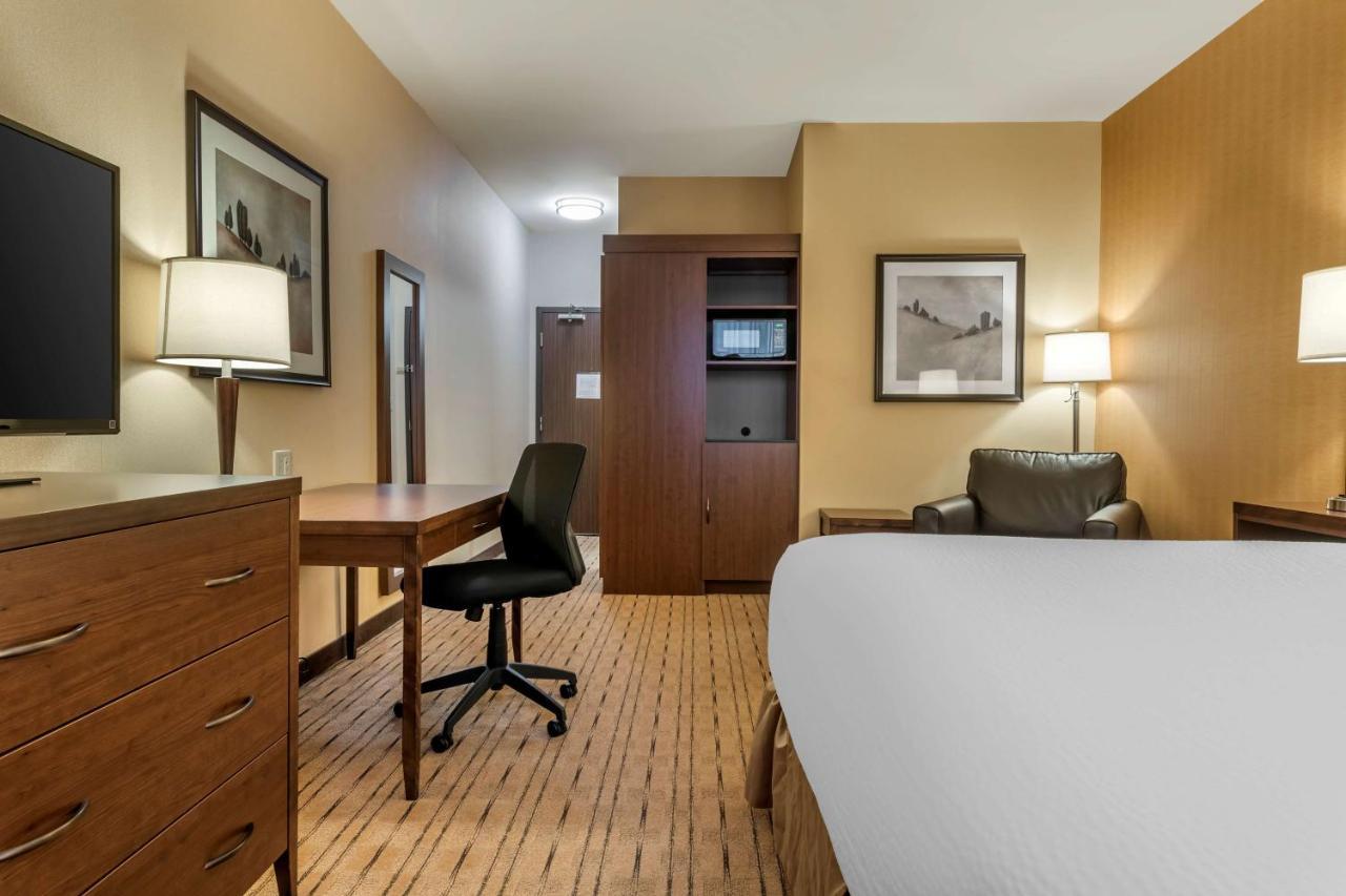 Best Western Plus, Bathurst Hotel & Suites Экстерьер фото