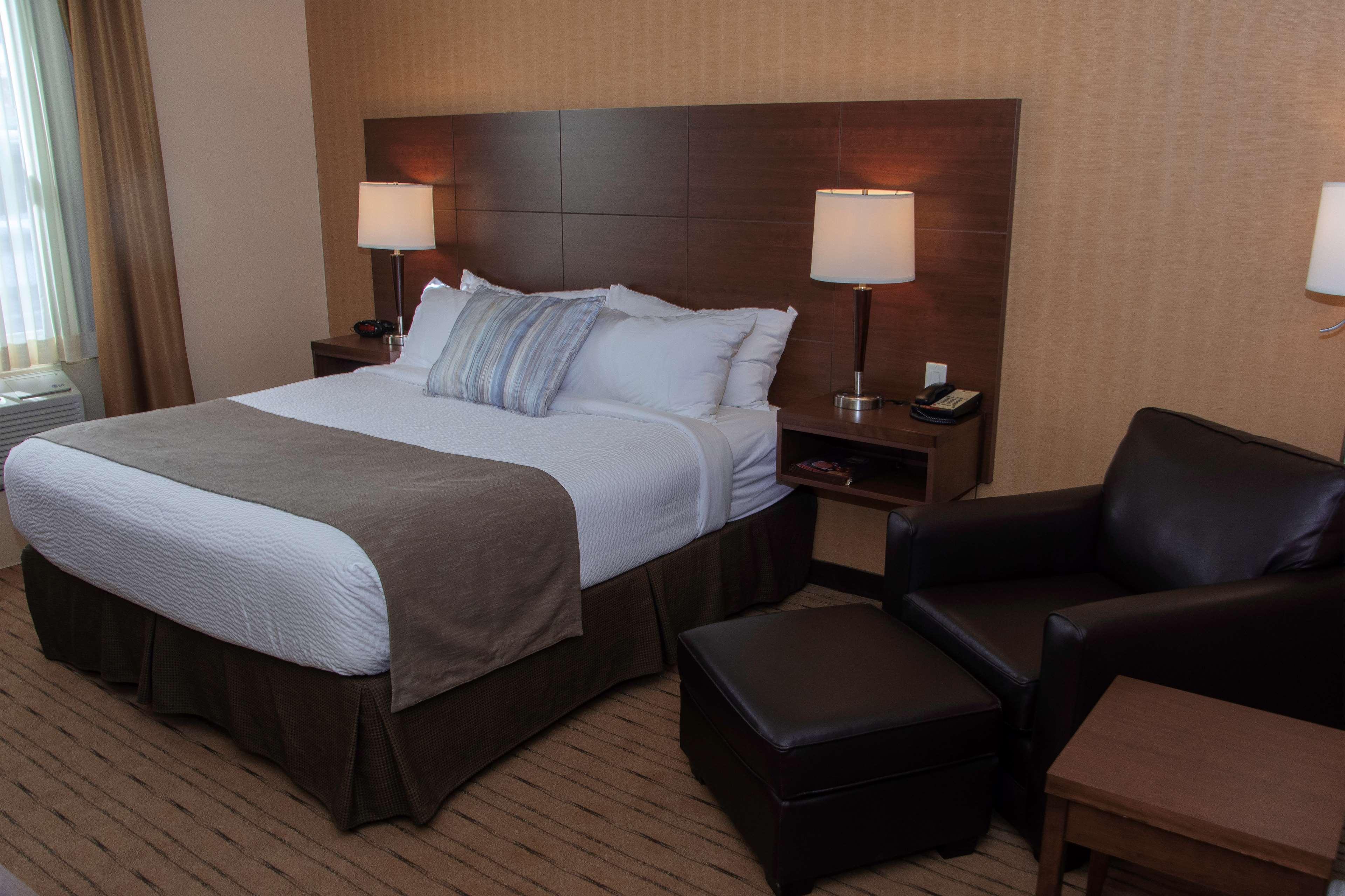 Best Western Plus, Bathurst Hotel & Suites Экстерьер фото