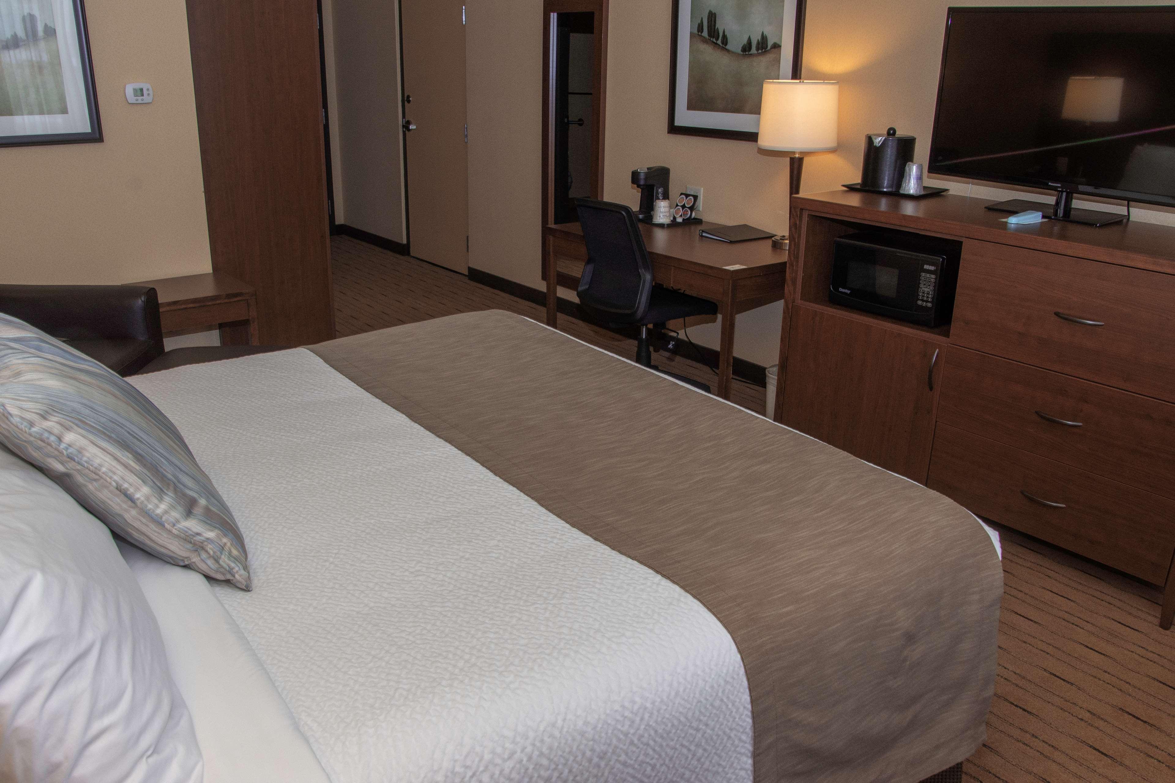 Best Western Plus, Bathurst Hotel & Suites Экстерьер фото